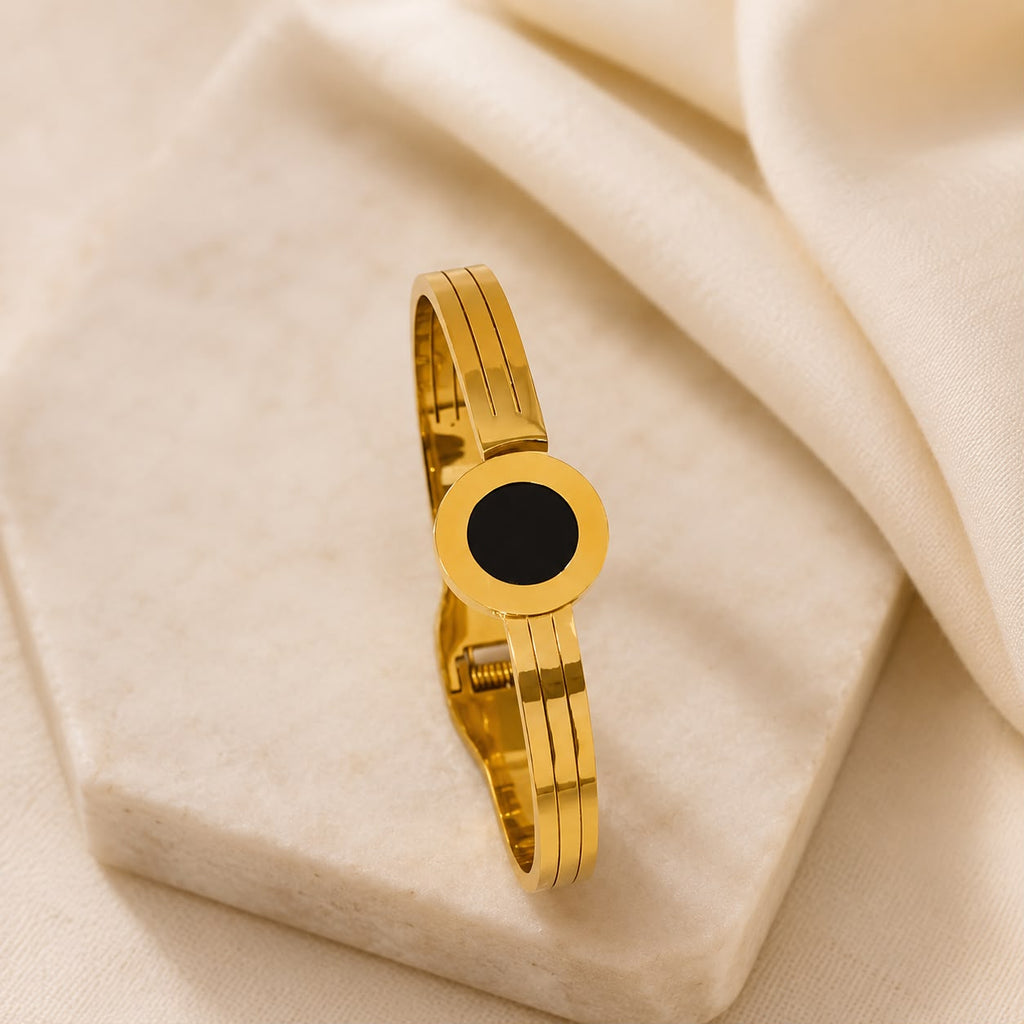 WuZetian Gold Cuff Bracelet with Black Clover Charm | Elegant Artificial Jewelry for Women