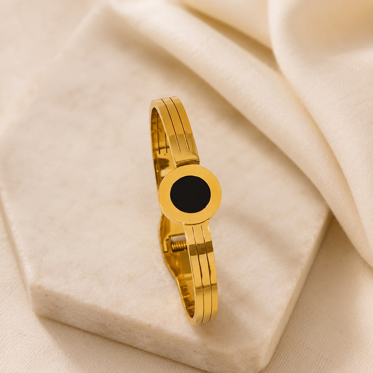 WuZetian Gold Cuff Bracelet with Black Clover Charm | Elegant Artificial Jewelry for Women