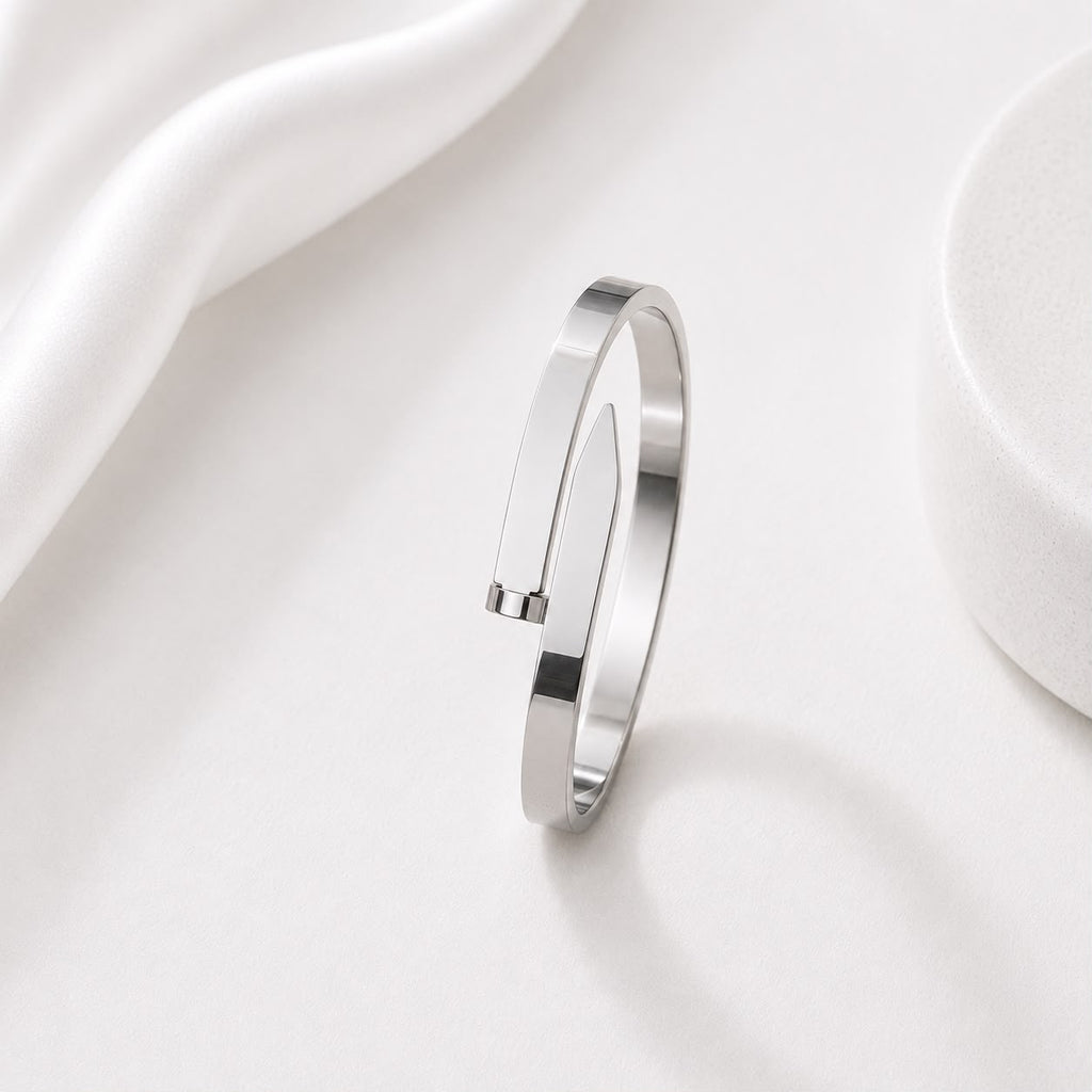 WuZetian Nail-Inspired Gold-Tone Bracelet – Minimal Modern Artificial Jewelry for Women