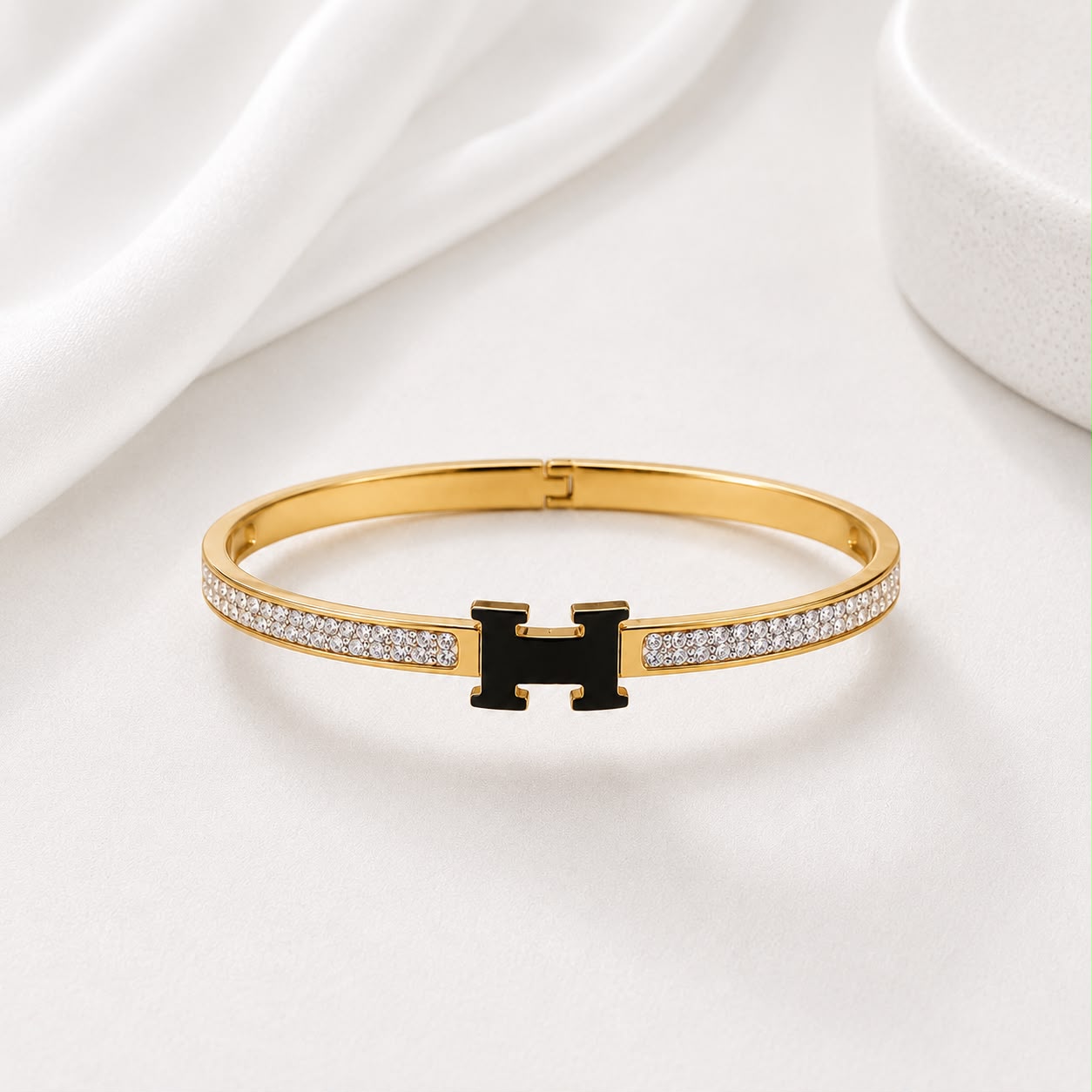 WuZetian Gold-Plated Crystal H Bracelet | Premium Artificial Jewelry Bangle for Women